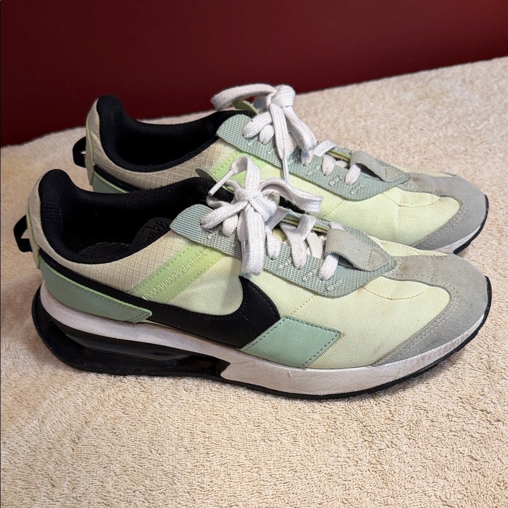 Nike Mint Green and Black Running Shoes